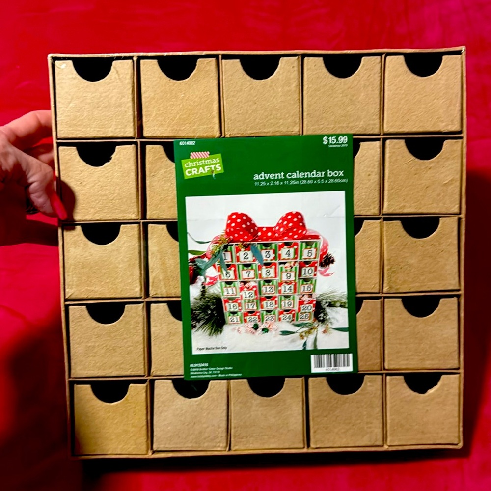 Papier-mâché advent calendar box DIY